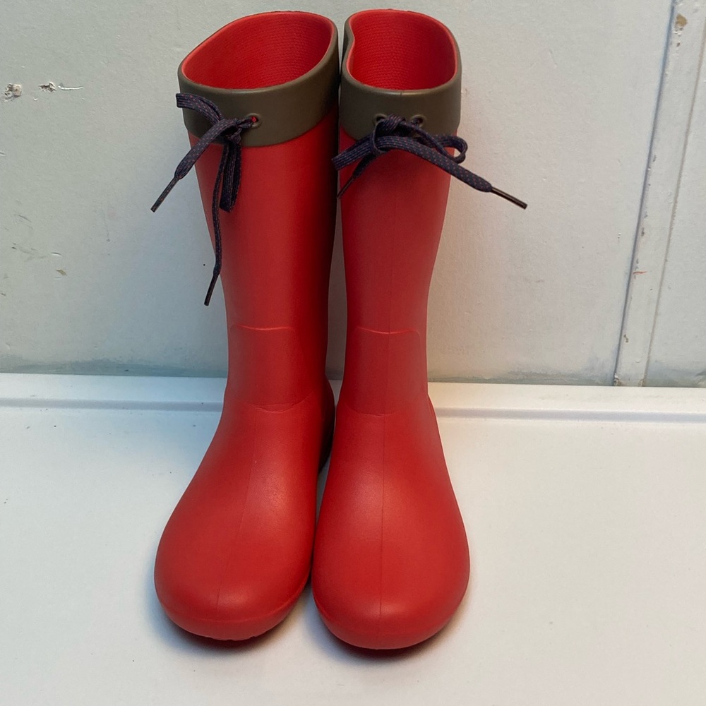 Women’s crocs boots.